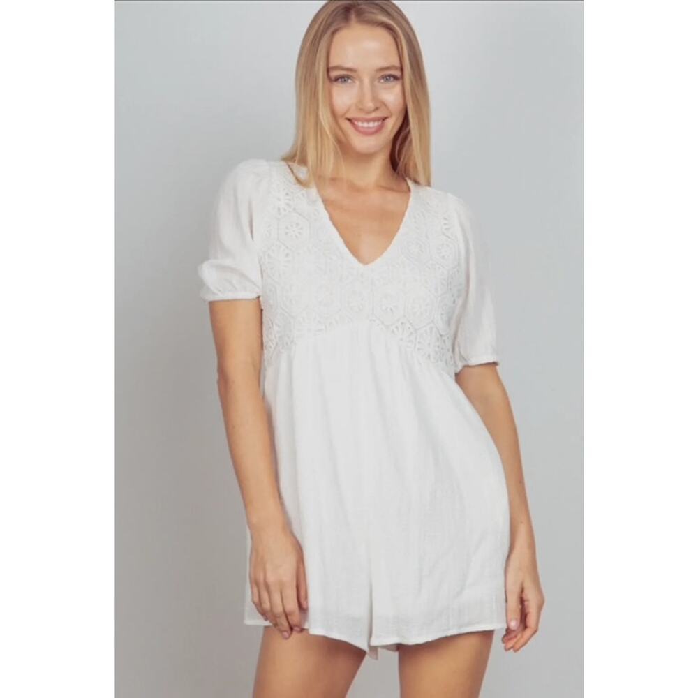 Very J - Lace Detail Puff Sleeve Solid Woven Romper - Medium
